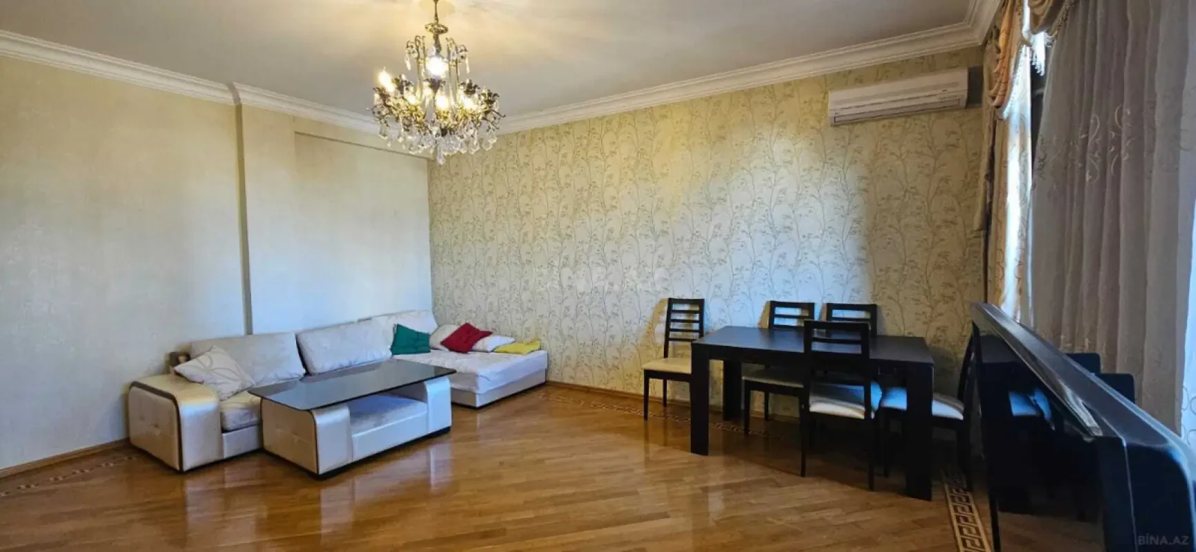 Satılır 3 otaqlı mənzil 135 m²