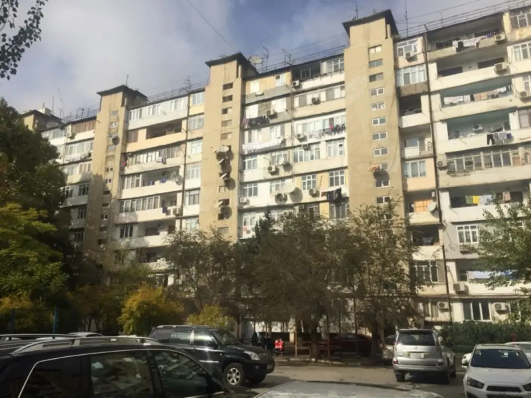 Satılır 4 otaqlı mənzil 100 m²