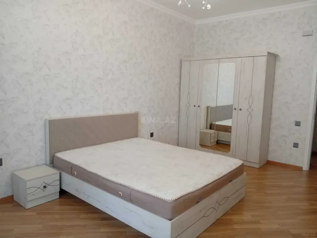 Satılır 2 otaqlı mənzil 102 m²