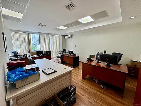 Kirayə verilir 20 otaqlı ofis 1200 m² — Bakı, İnşaatçılar 20 otaq 1200.00 m²