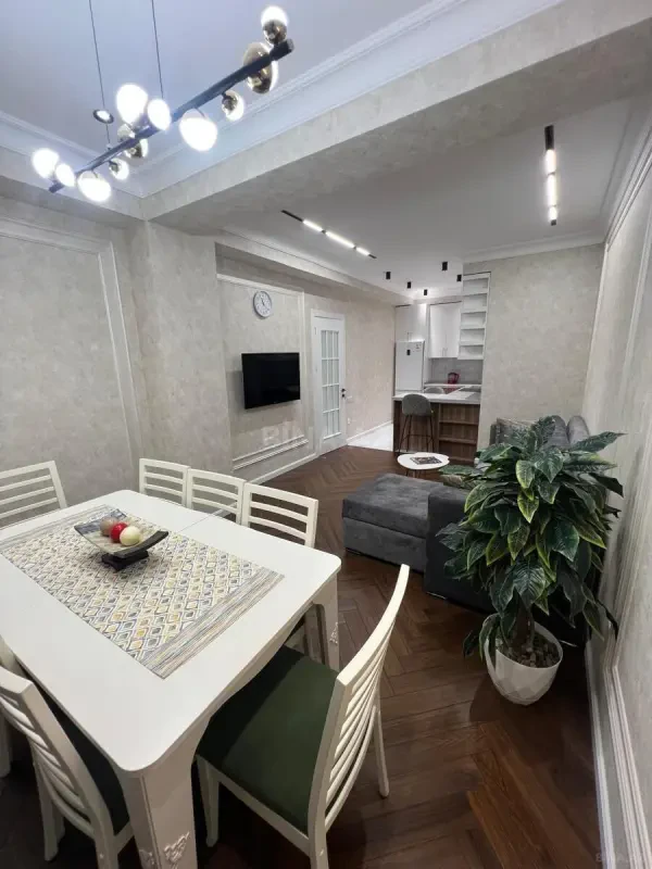 Kirayə verilir 2 otaqlı mənzil 75 m²