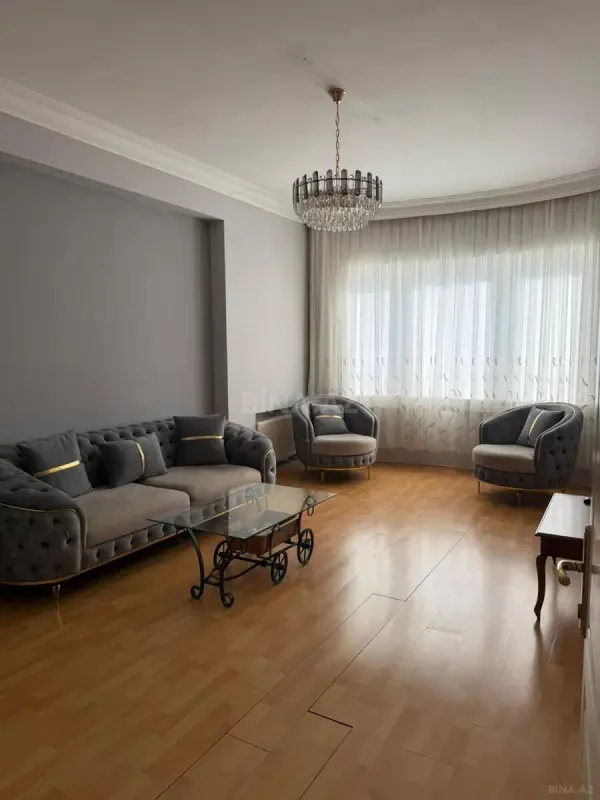Kirayə verilir 2 otaqlı mənzil 87 m²