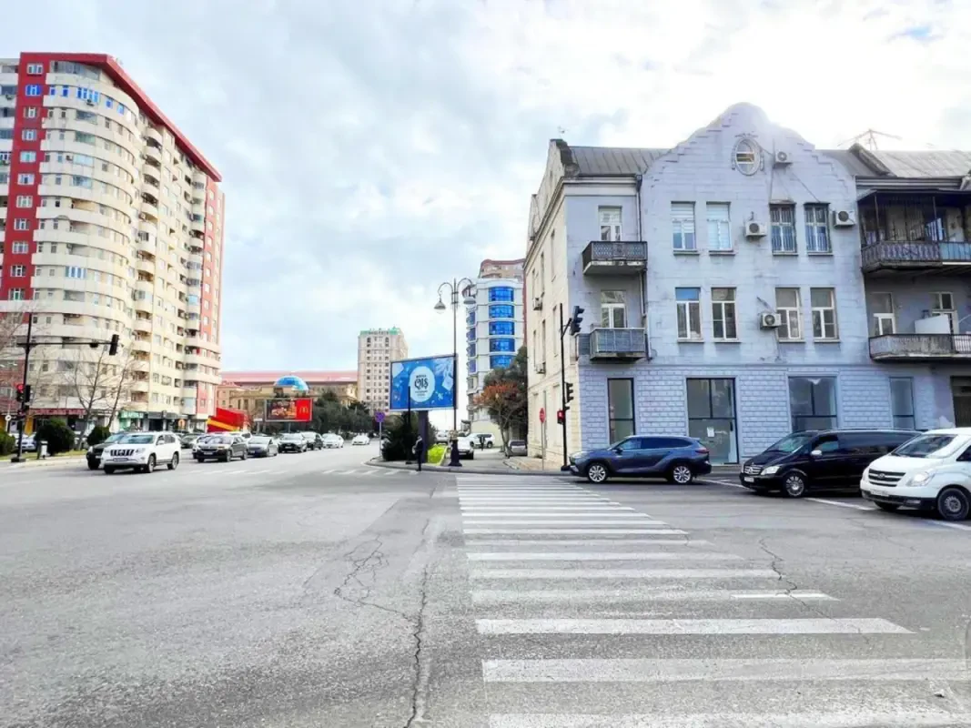 Kirayə verilir obyekt 200 m²