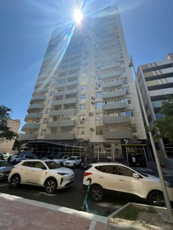 Satılır 5 otaqlı mənzil 286 m²