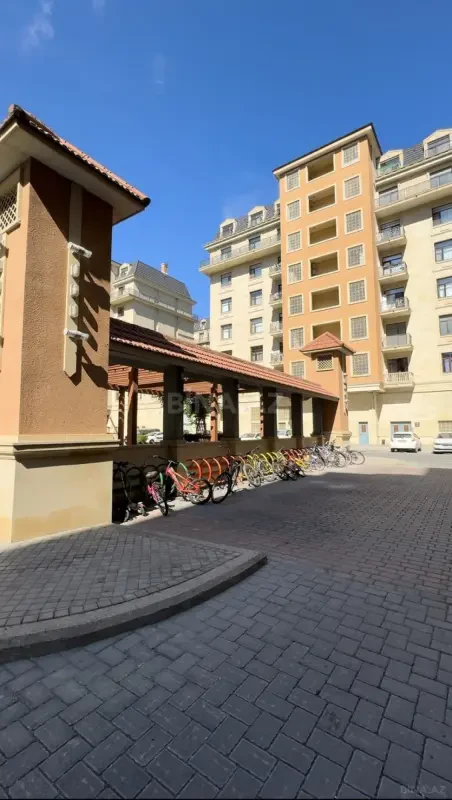 Satılır 4 otaqlı mənzil 160.3 m²