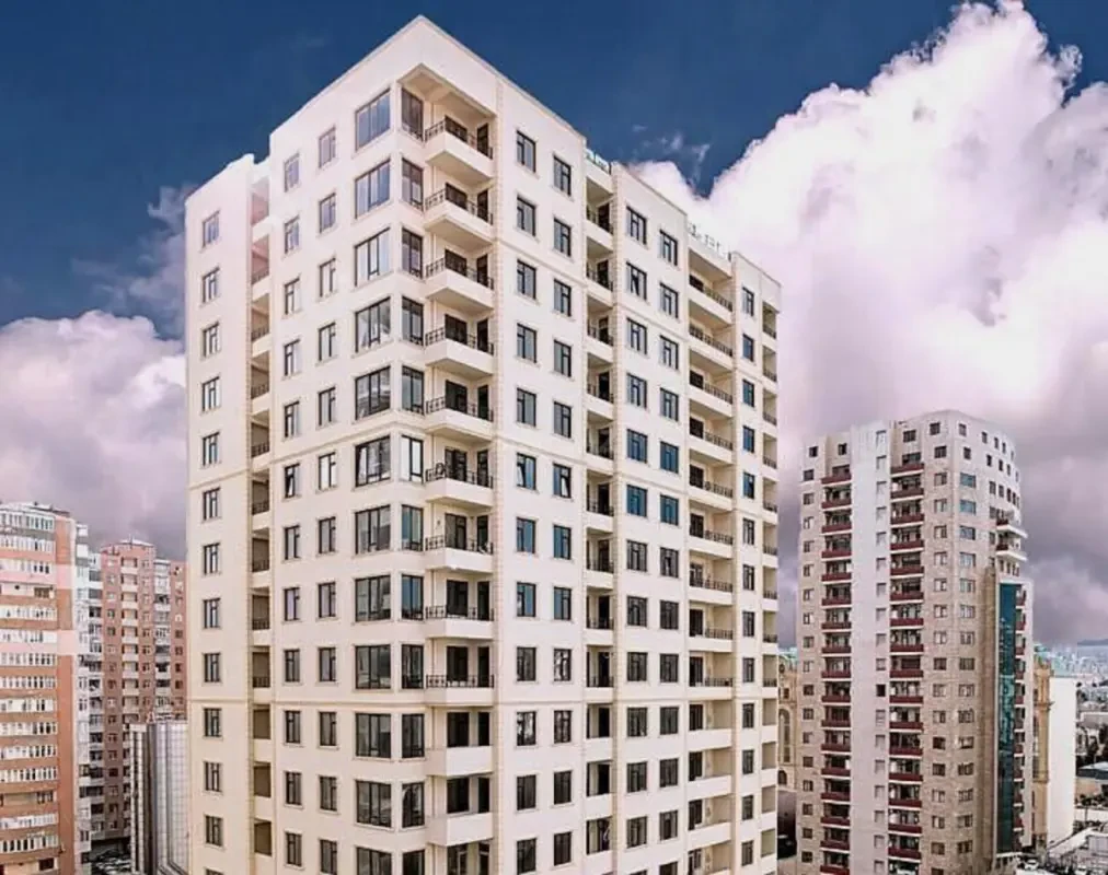 Satılır 4 otaqlı mənzil 175 m²
