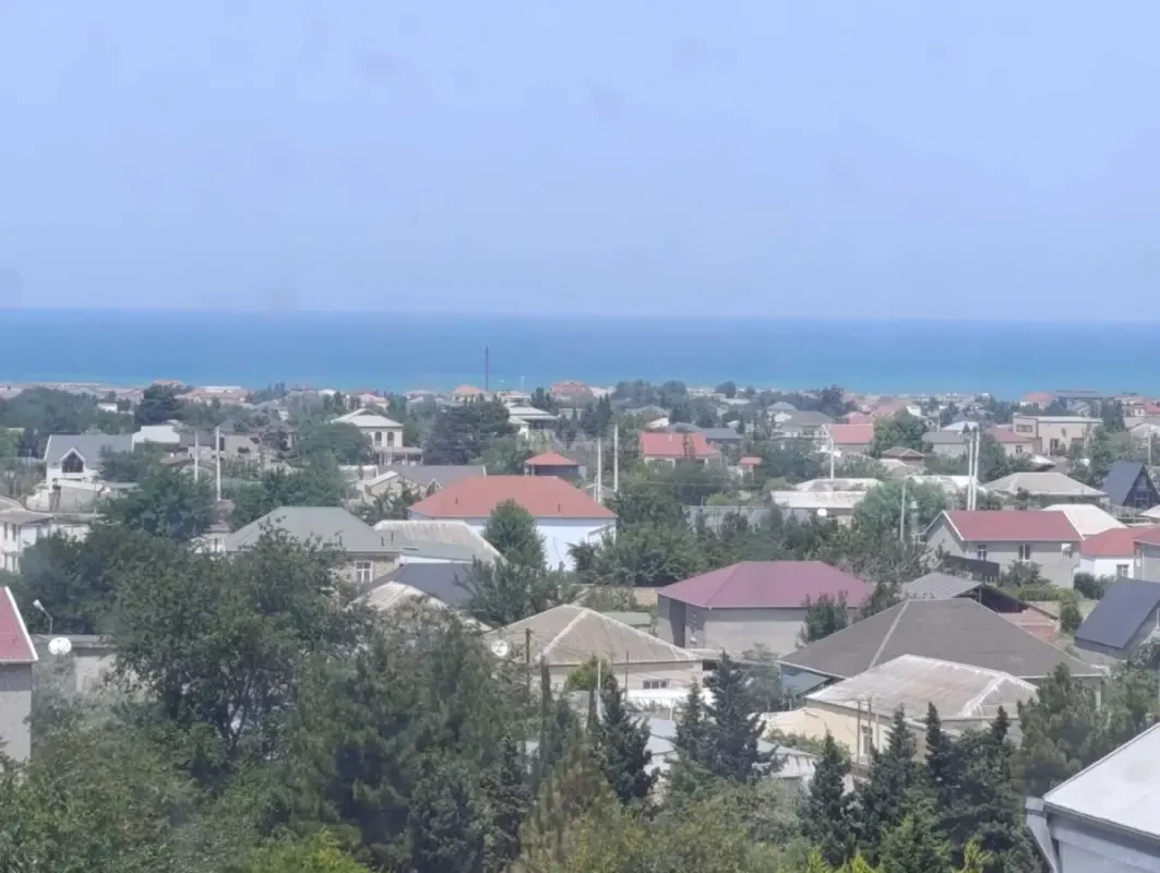 Satılır 14 otaqlı həyət evi 820 m²