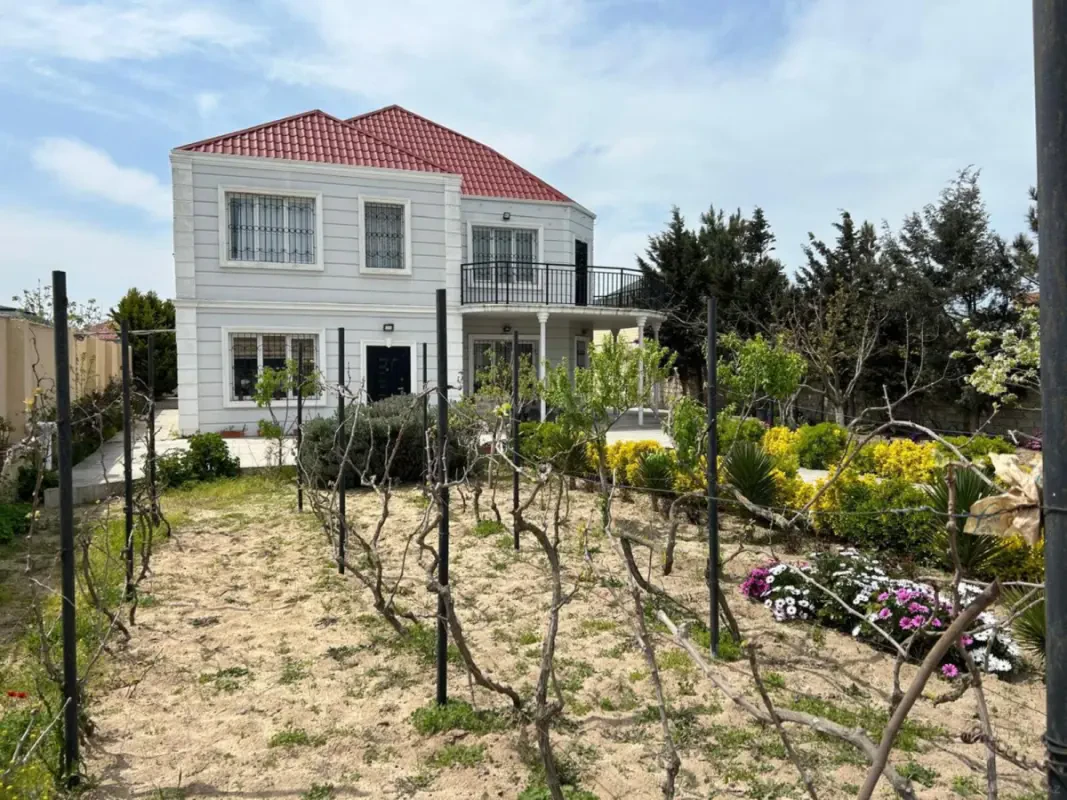 Kirayə verilir 6 otaqlı həyət evi 240 m²
