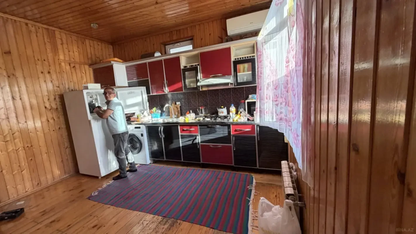 Satılır 5 otaqlı həyət evi 180 m²