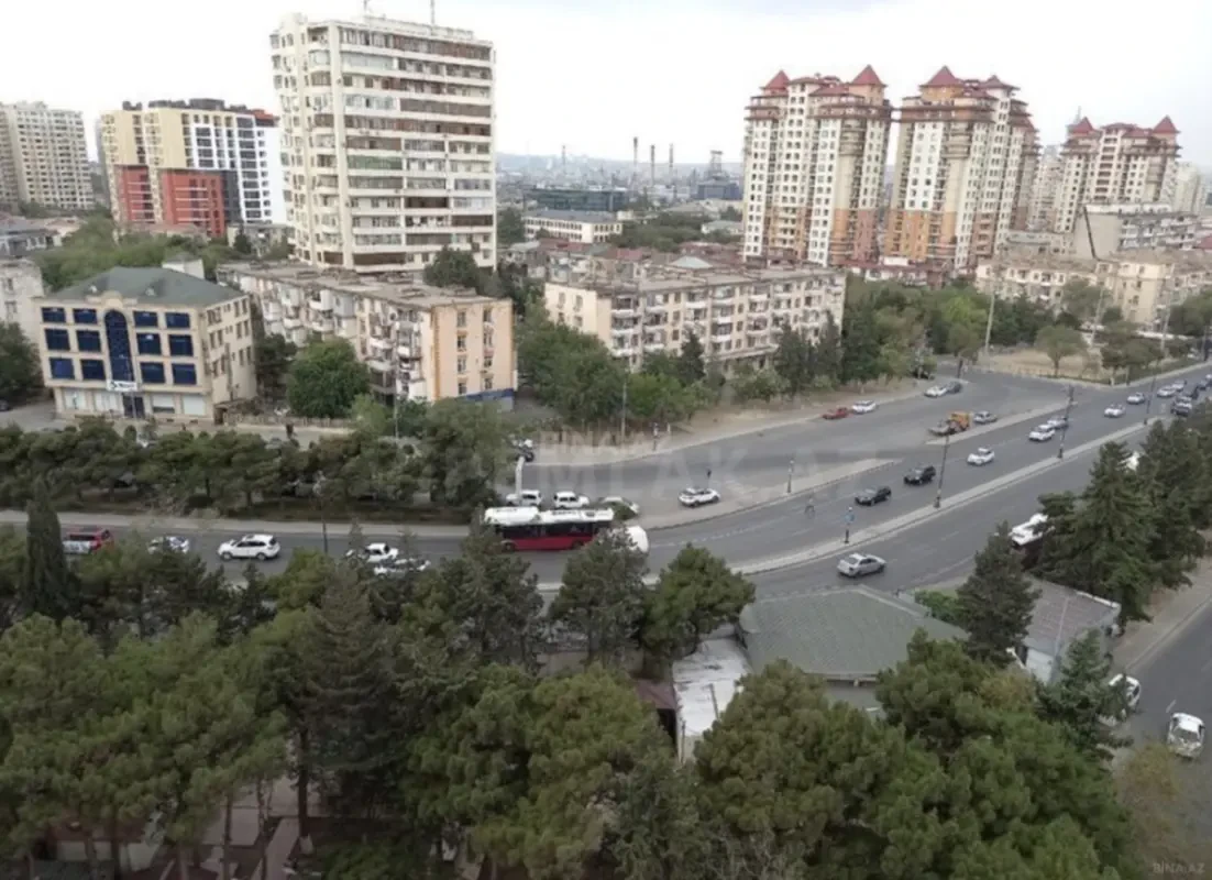 Satılır 11 otaqlı həyət evi 300 m²