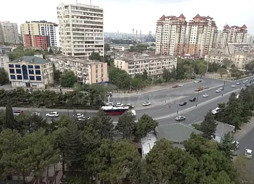 Satılır 11 otaqlı həyət evi 300 m² — Bakı 11 otaq 300.00 m²