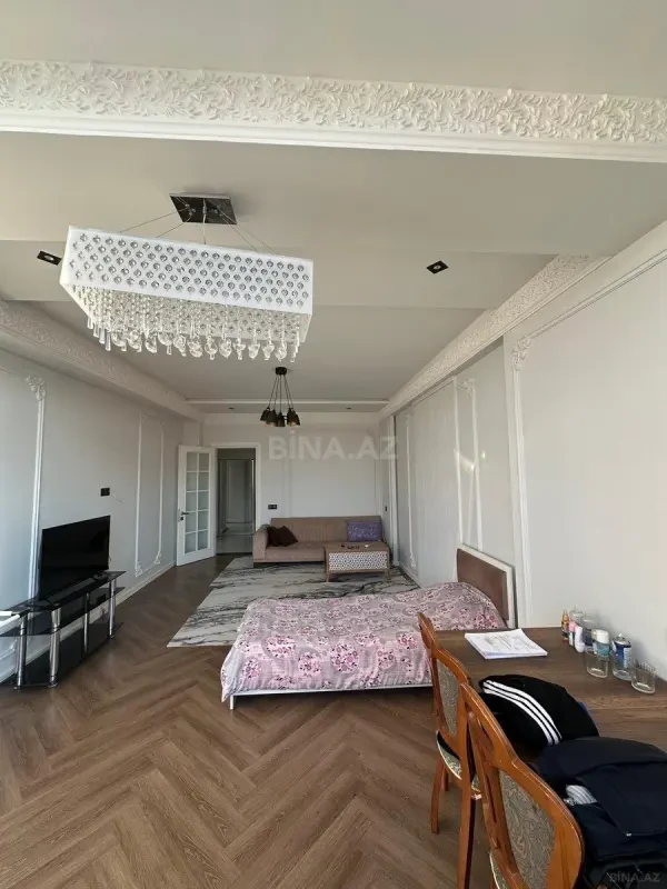 Kirayə verilir 3 otaqlı mənzil 130 m²