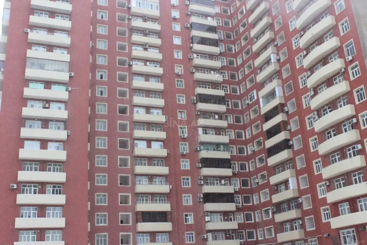 Satılır 4 otaqlı mənzil 150 m²