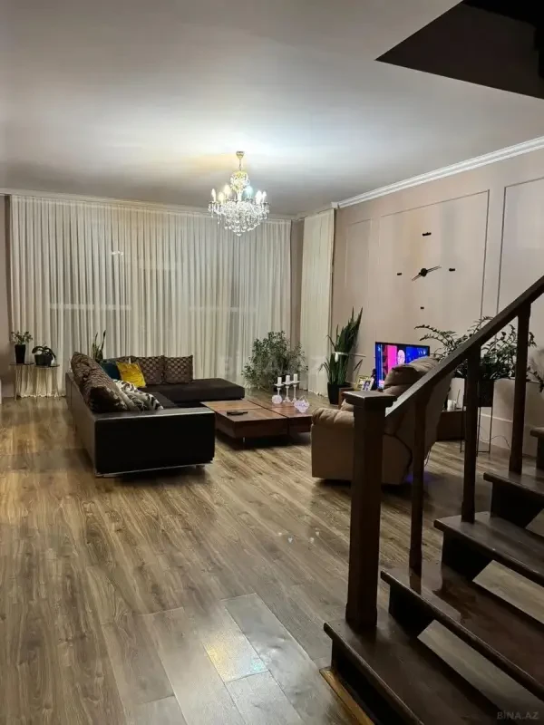 Satılır 5 otaqlı həyət evi 213 m²
