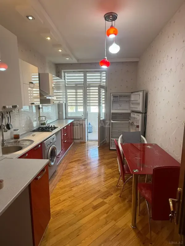 Kirayə verilir 2 otaqlı mənzil 90 m²