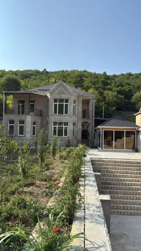 Satılır 6 otaqlı həyət evi 360 m²