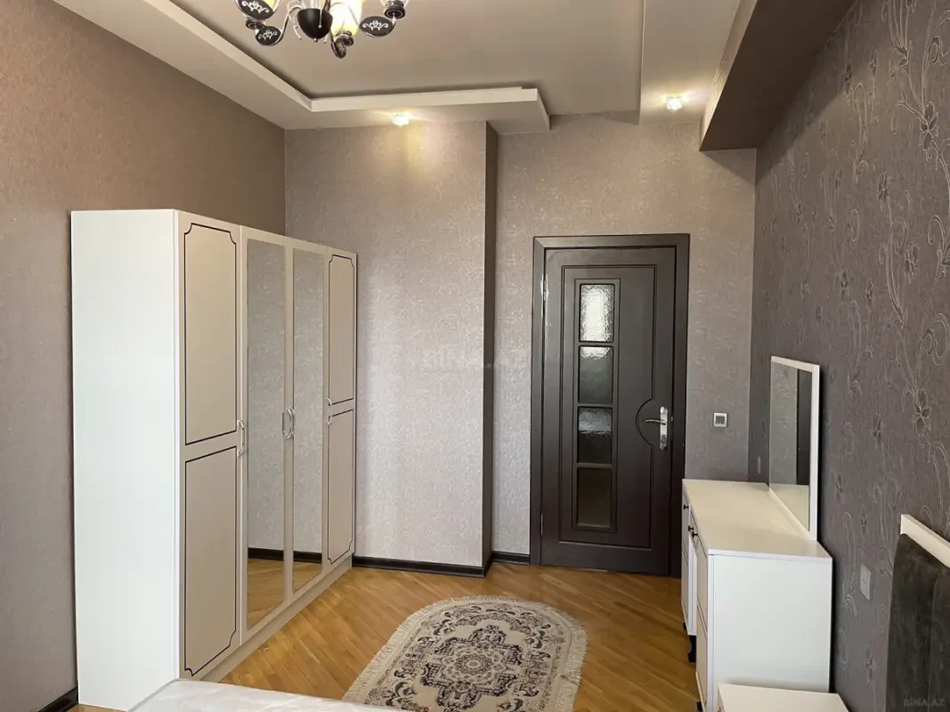 Kirayə verilir 2 otaqlı mənzil 75 m²