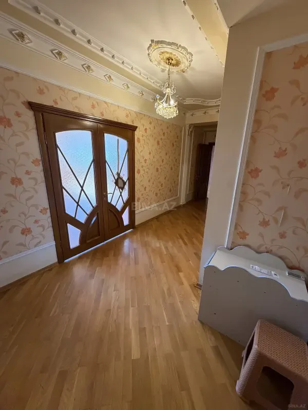 Kirayə verilir 3 otaqlı mənzil 117 m²