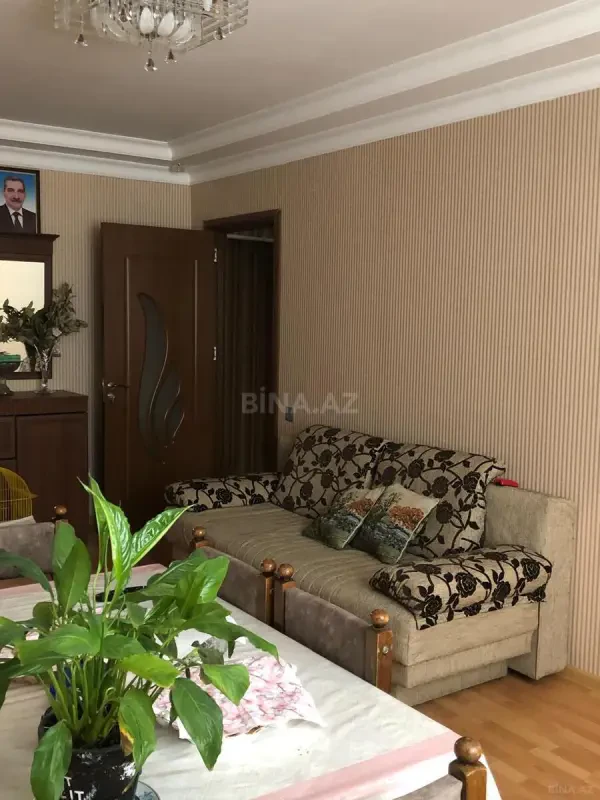 Satılır 4 otaqlı mənzil 137 m²