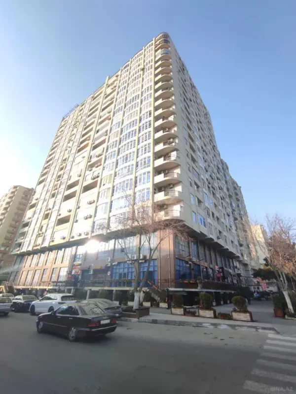 Satılır 3 otaqlı mənzil 130 m²
