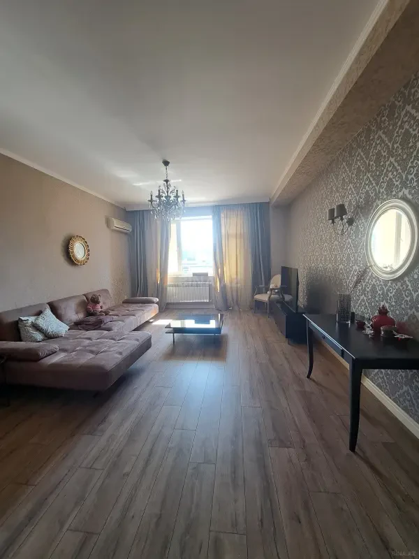 Satılır 3 otaqlı mənzil 162 m²