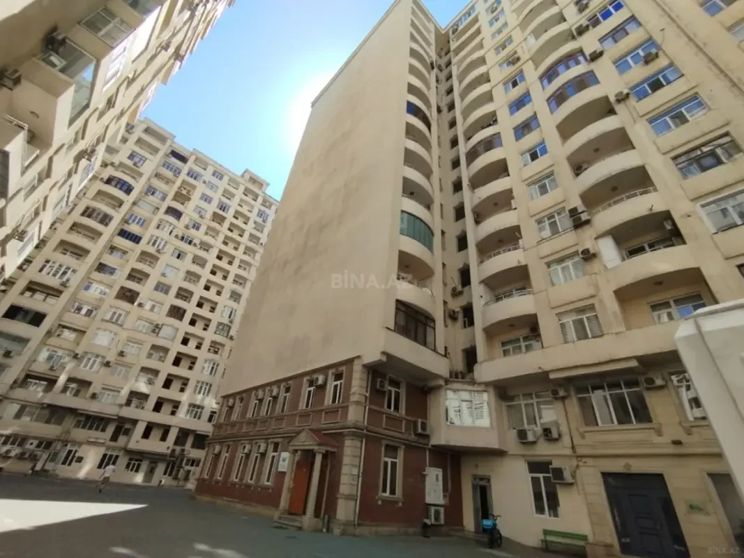 Satılır 3 otaqlı mənzil 167 m²