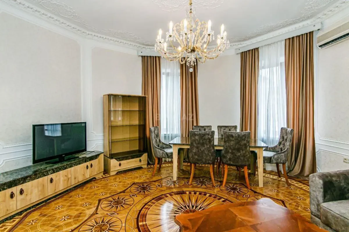 Kirayə verilir 4 otaqlı mənzil 120 m²