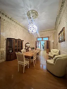 Kirayə verilir 8 otaqlı həyət evi 300 m² — Bakı, Səbail 8 otaq 300.00 m²