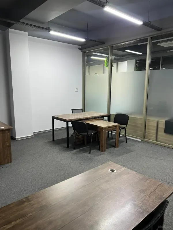 Kirayə verilir 2 otaqlı ofis 65 m²