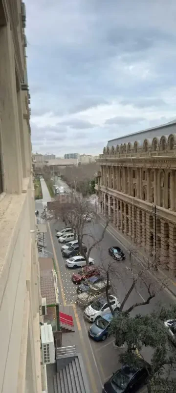 Satılır 3 otaqlı mənzil 148 m²