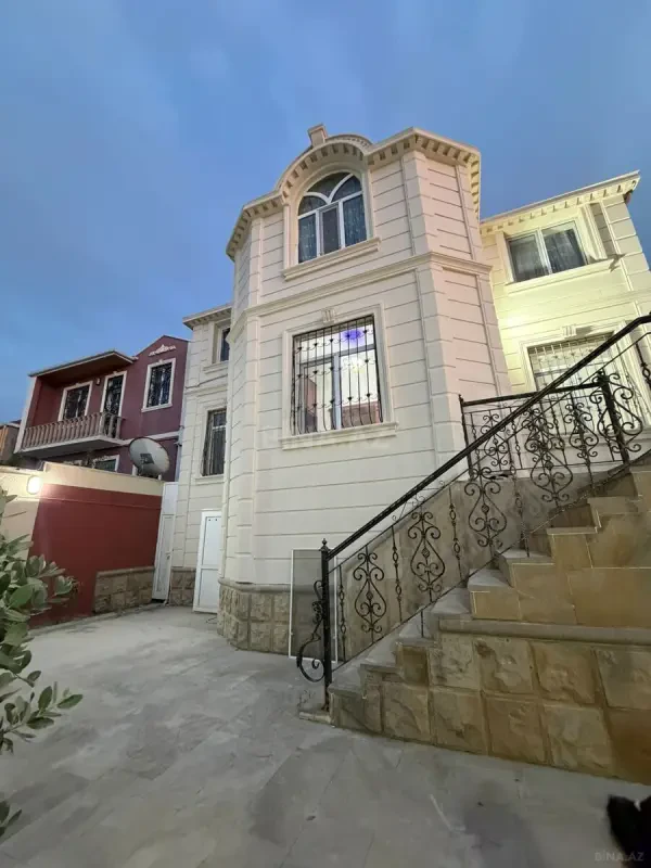 Satılır 7 otaqlı həyət evi 240 m²