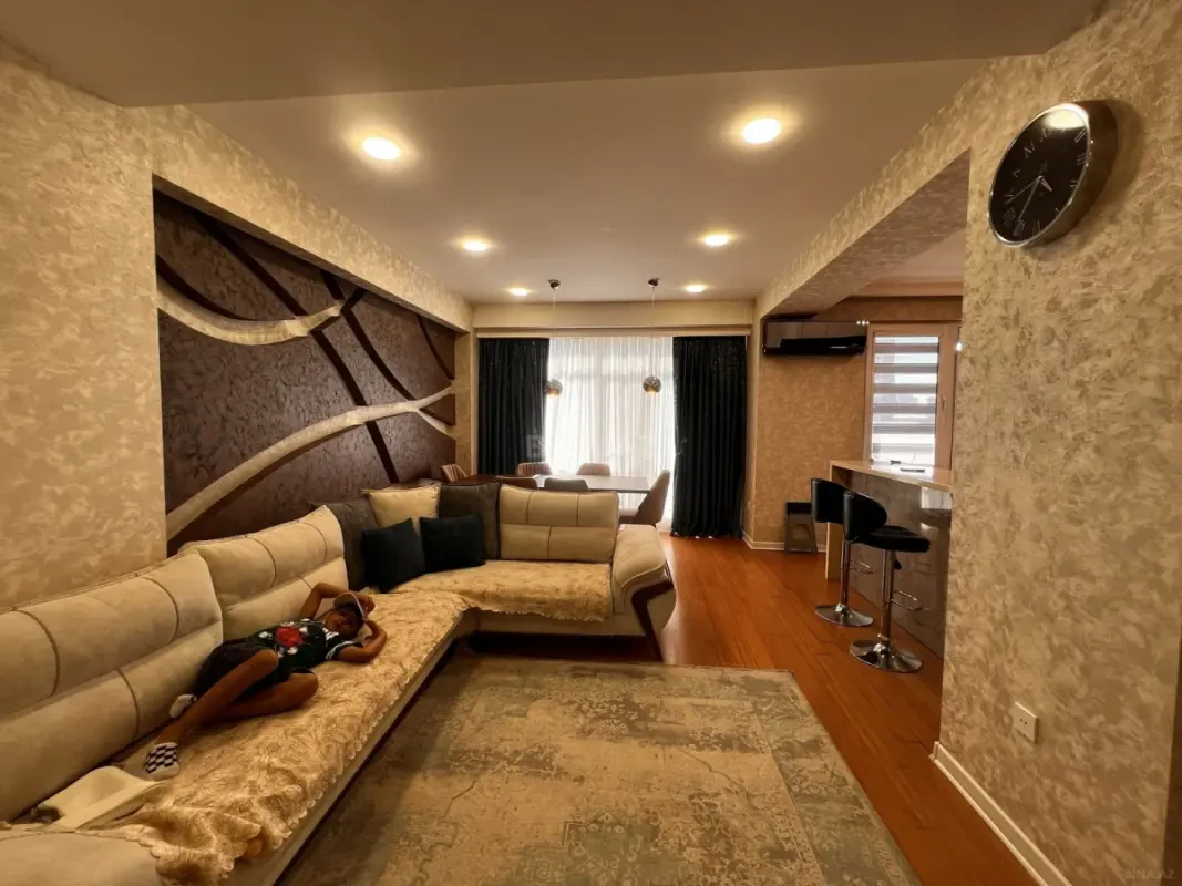 Kirayə verilir 2 otaqlı mənzil 75 m²