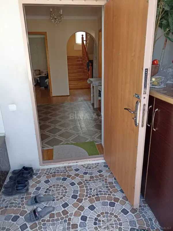 Satılır 5 otaqlı həyət evi 200 m²