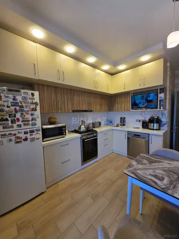 Satılır 3 otaqlı mənzil 145 m²