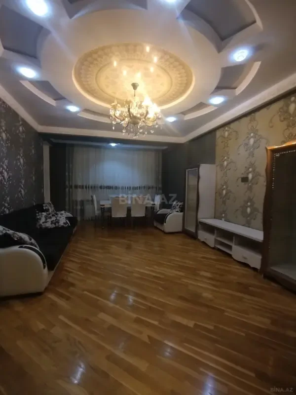 Kirayə verilir 3 otaqlı mənzil 130 m²