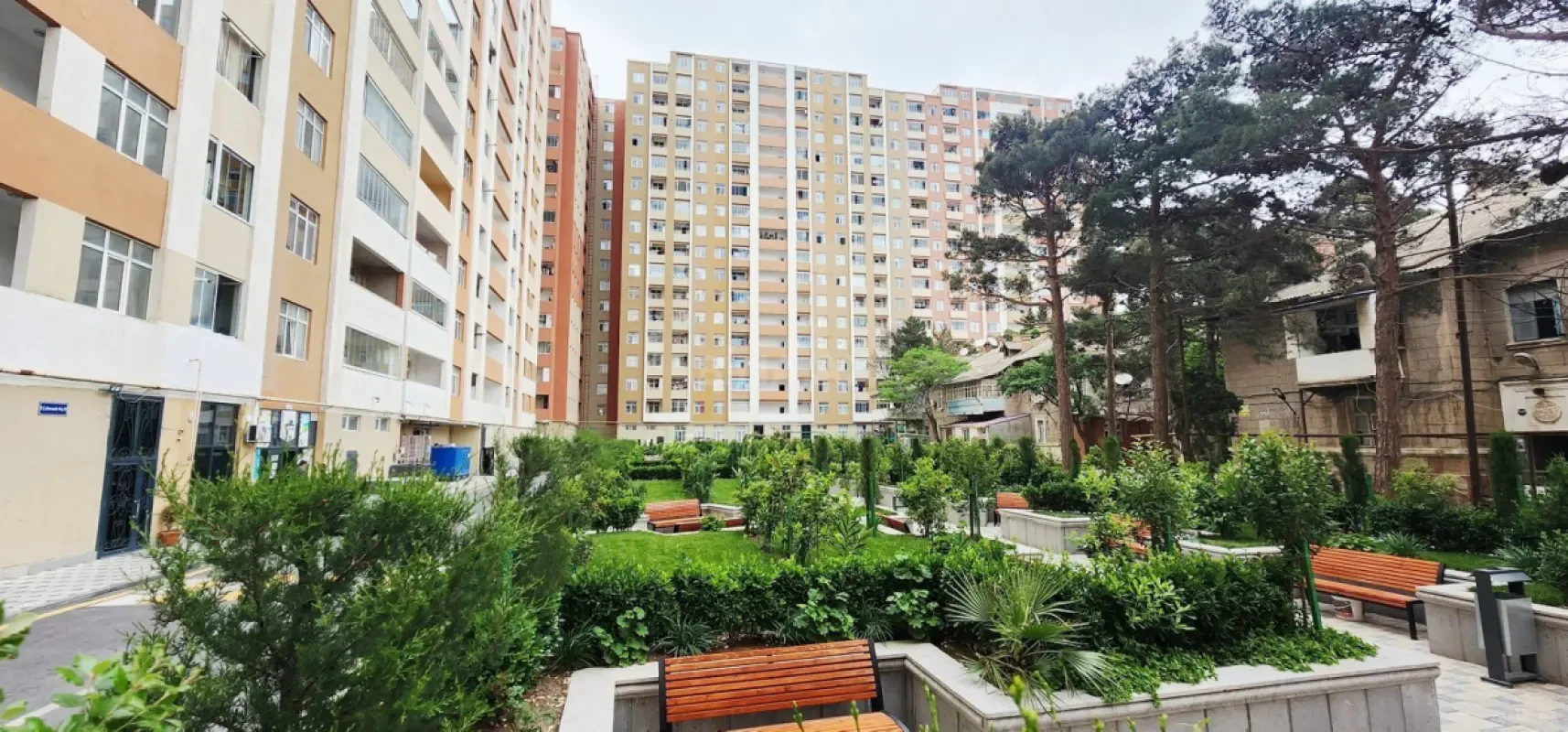 Satılır 2 otaqlı mənzil 76 m²