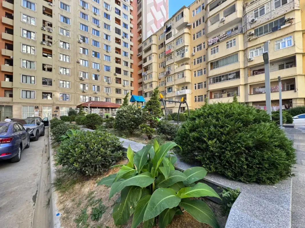 Satılır 3 otaqlı mənzil 142 m²