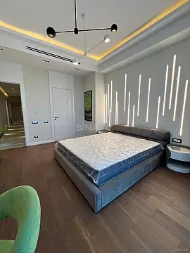 Kirayə verilir 5 otaqlı mənzil 305 m² — Bakı 5 otaq 305.00 m²