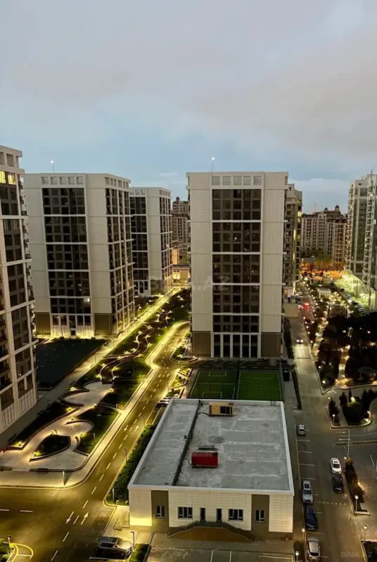 Satılır 4 otaqlı mənzil 173 m²