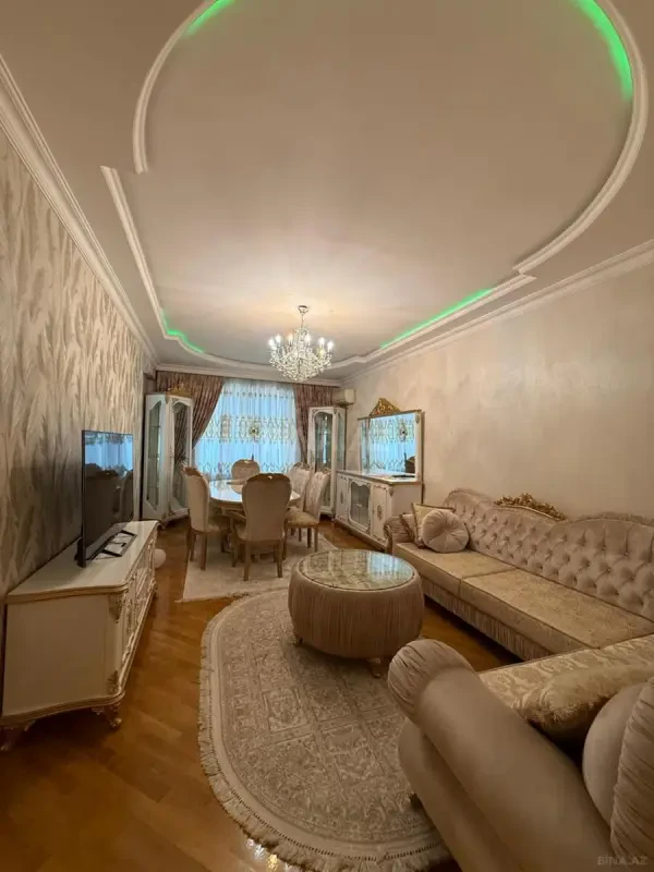 Satılır 4 otaqlı mənzil 140 m²