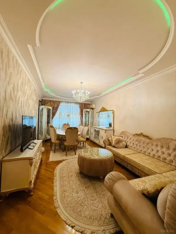 Satılır 4 otaqlı mənzil 140 m²