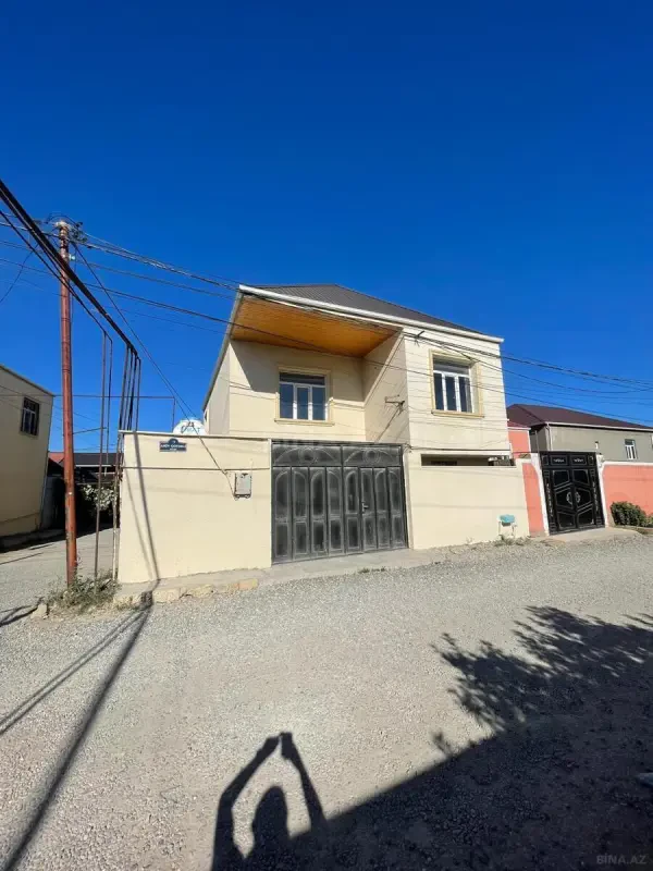 Satılır 4 otaqlı həyət evi 135 m²