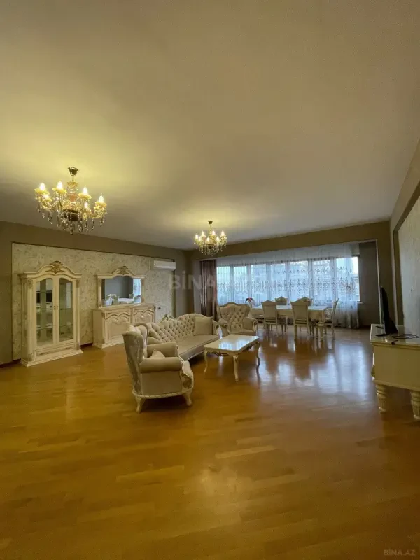 Kirayə verilir 3 otaqlı mənzil 190 m²
