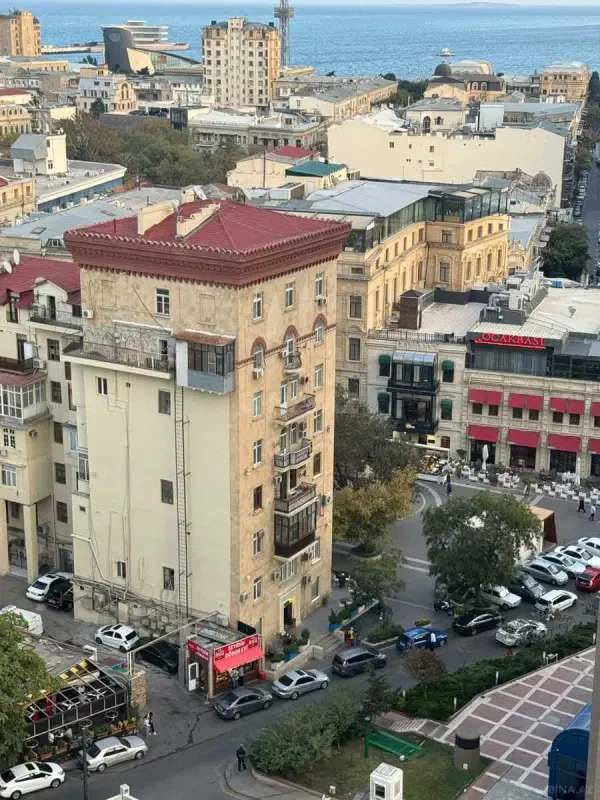 Satılır 3 otaqlı mənzil 140 m²