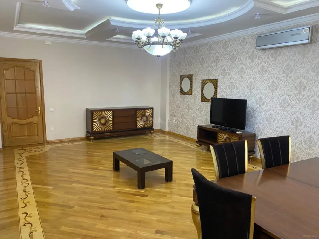 Kirayə verilir 3 otaqlı mənzil 152 m²