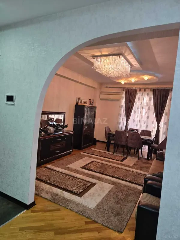 Satılır 3 otaqlı mənzil 117 m²