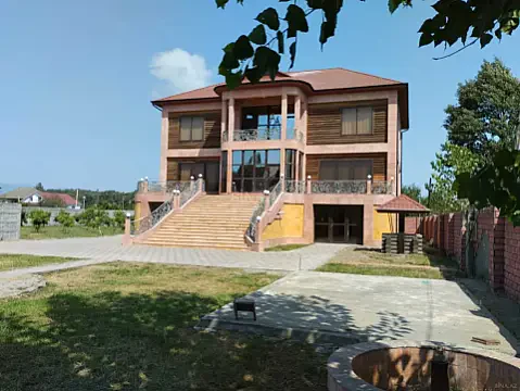 Satılır 10 otaqlı həyət evi 650 m² — Astara 10 otaq 650.00 m²