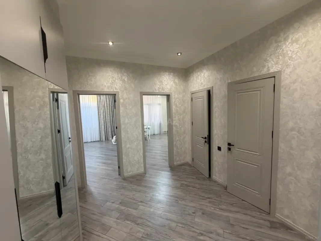 Kirayə verilir 2 otaqlı mənzil 81 m²