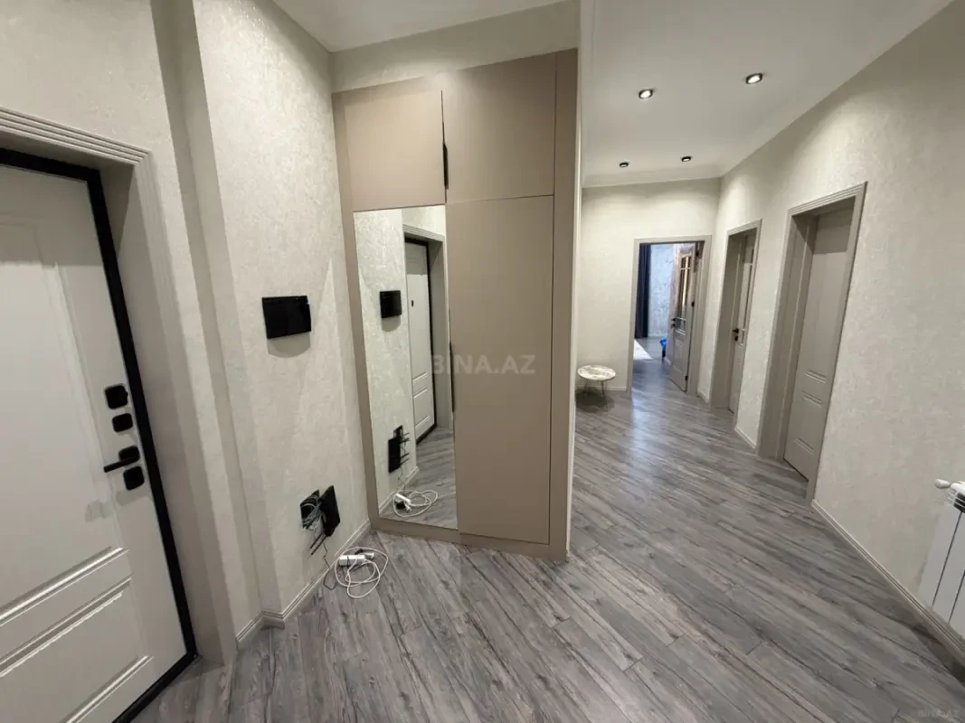 Kirayə verilir 2 otaqlı mənzil 81 m²