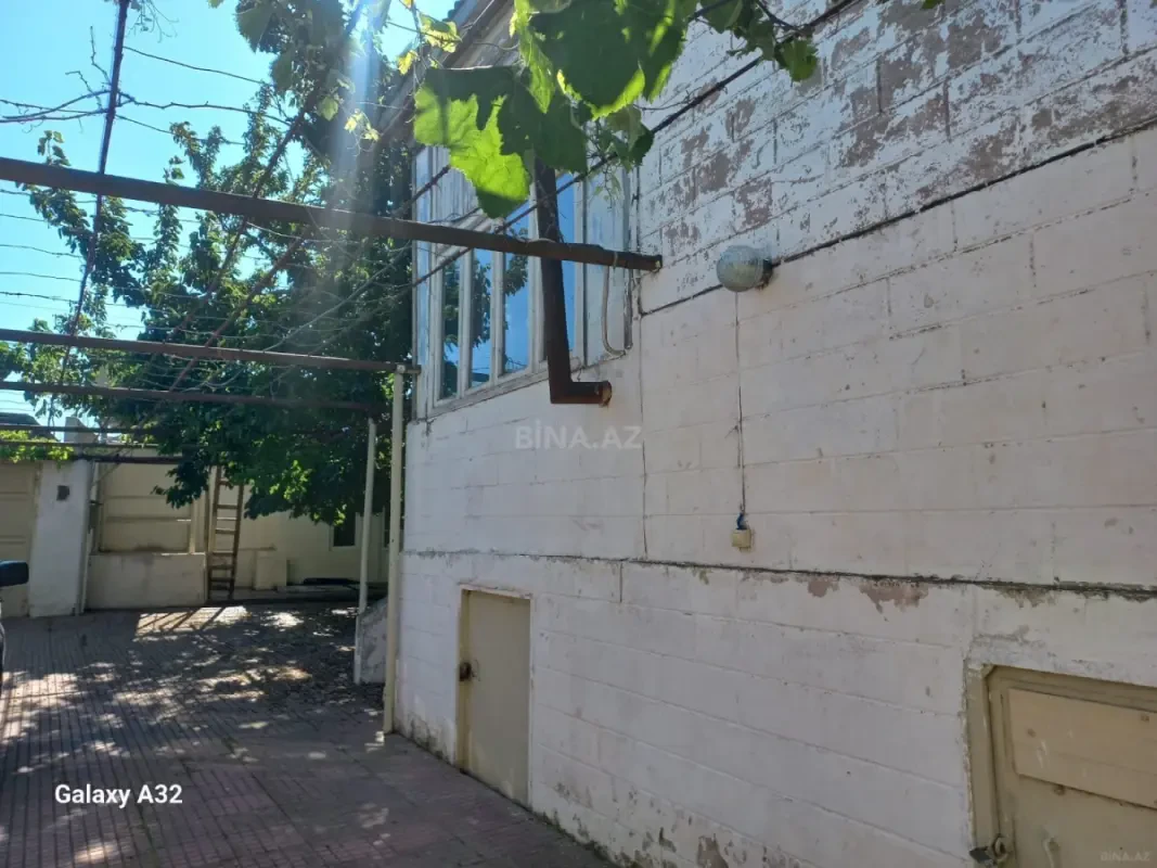 Satılır 8 otaqlı həyət evi 250 m²